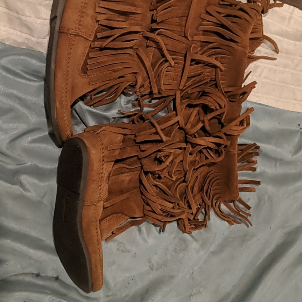 Minnetonka Size 7 Brown suede moccasin boots